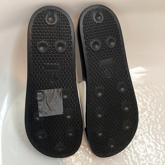 NWT Disney “Pop Art” Style Limited Edition Mickey Mouse Slide Sandals - Picture 6 of 6